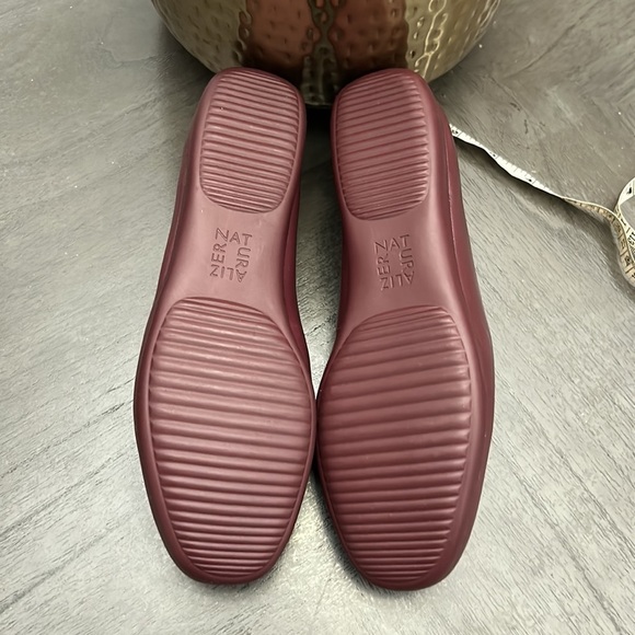 NATURALIZER Genn-Flow Slip-ons - Picture 3 of 11